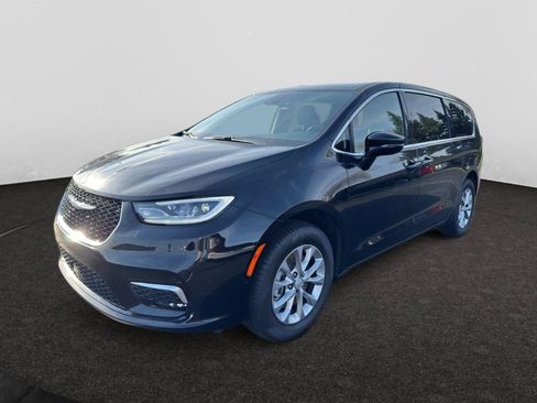 New 2026 Chrysler Pacifica Limited w/ Uconnect Theater Family Group AWD/4WD image 1
