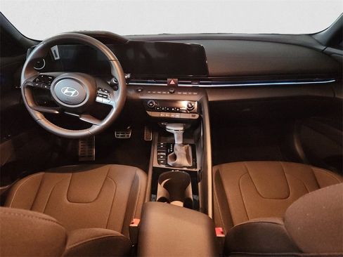 Used 2025 Hyundai Elantra SEL image 10