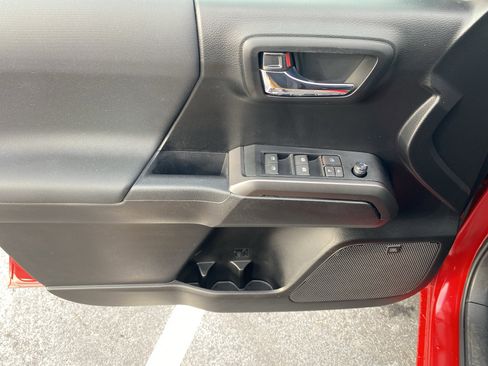 Certified 2022 Toyota Tacoma TRD Sport image 9