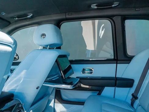 Used 2025 Rolls-Royce Cullinan Black Badge image 12