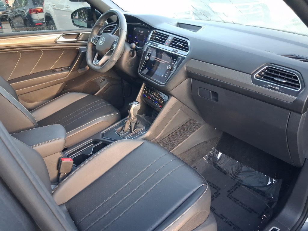 Certified 2024 Volkswagen Tiguan SE R-Line FWD image 23