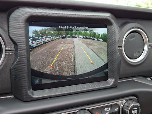 Certified 2023 Jeep Wrangler Unlimited Sahara w/ Cold Weather Group AWD/4WD image 18