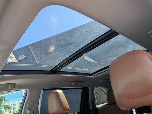 Used 2018 Toyota Highlander Limited Platinum AWD/4WD image 16