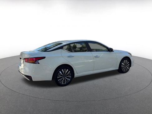 Used 2025 Nissan Altima 2.5 SV image 15