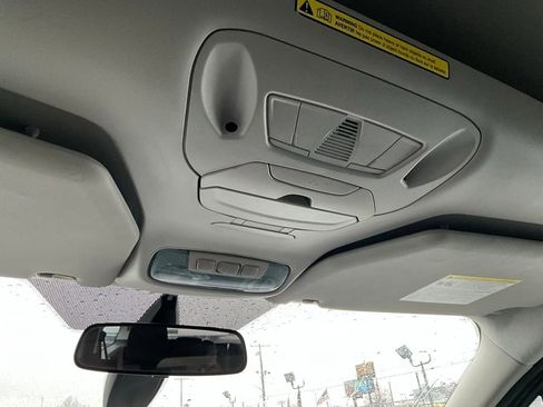 Used 2016 Ford Transit Connect XLT image 18