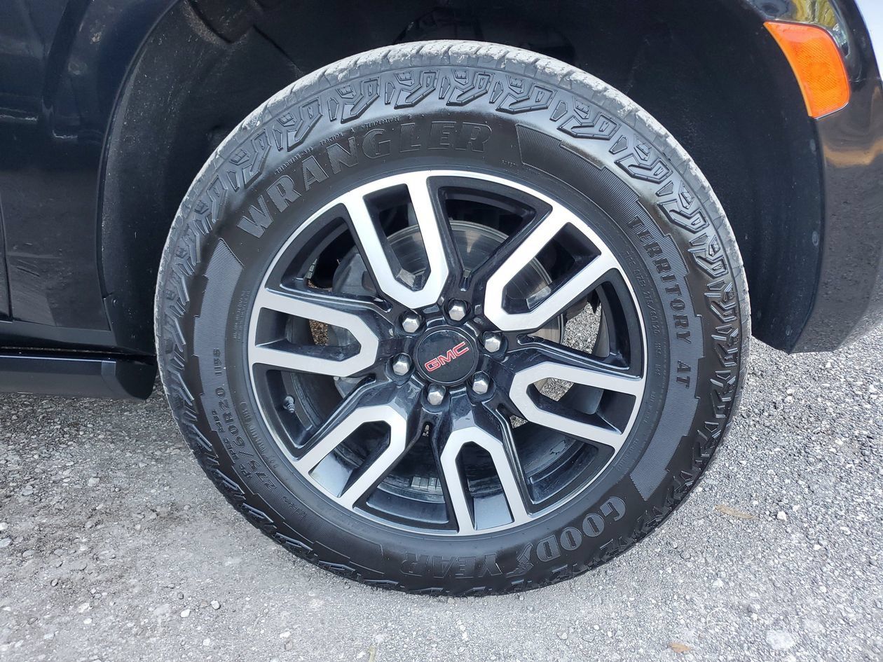 Used 2023 GMC Yukon AT4 AWD/4WD image 5