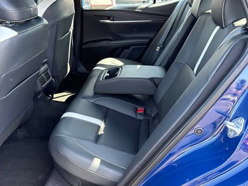 Used 2025 Toyota Camry SE FWD image 31