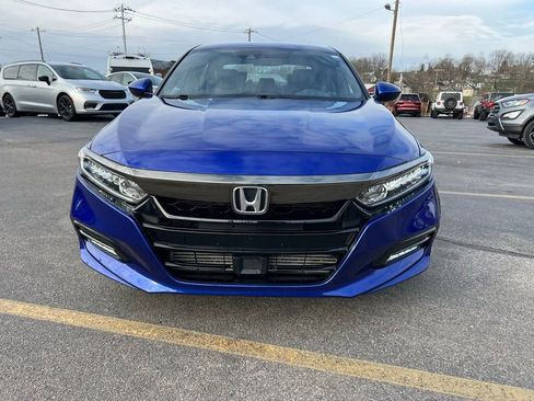Used 2018 Honda Accord Sport image 2