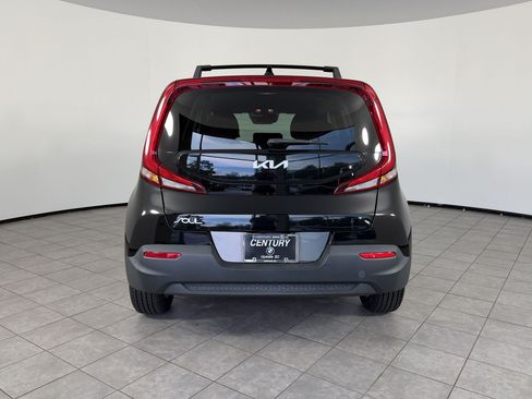 Used 2022 Kia Soul LX w/ Technology Package FWD image 8
