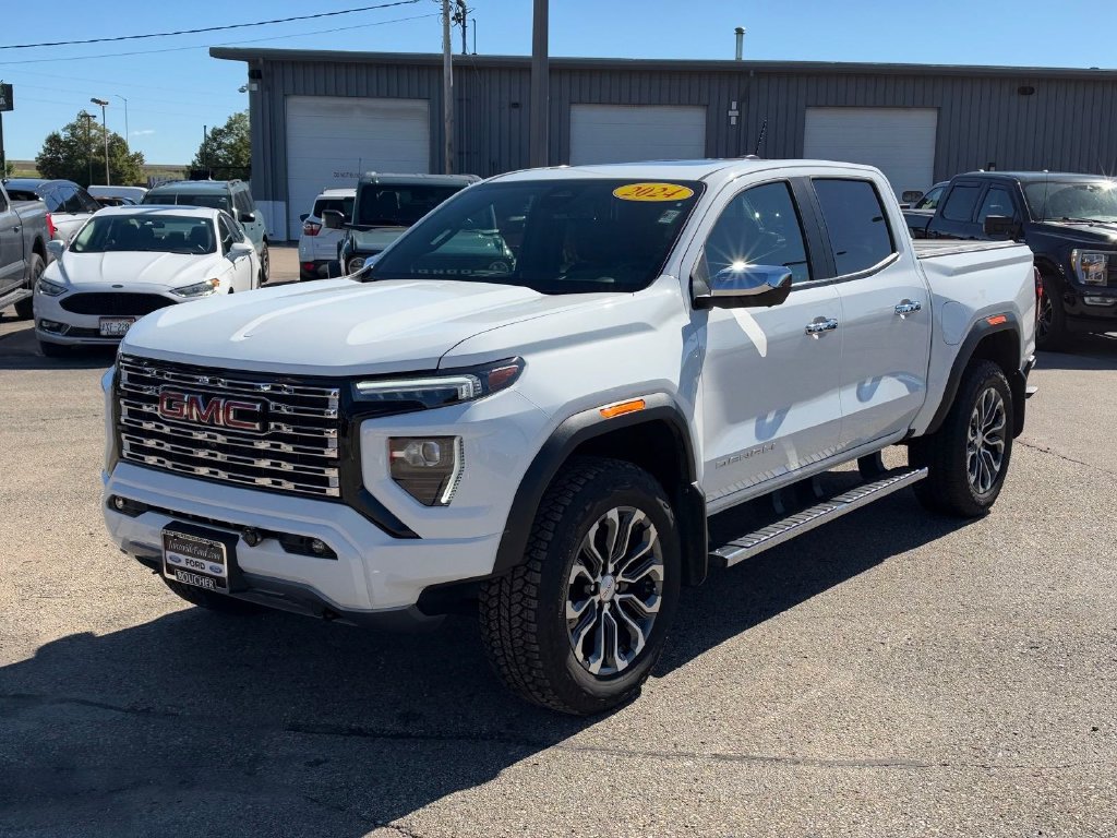 Used 2024 GMC Canyon Denali AWD/4WD image 2