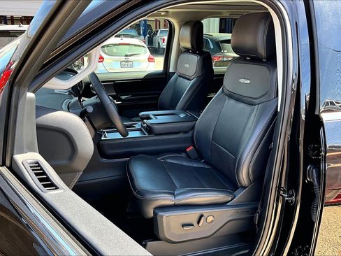 Used 2025 Ford Expedition Max Platinum image 8