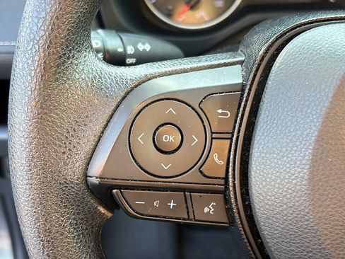 Used 2021 Toyota RAV4 XLE AWD/4WD image 18