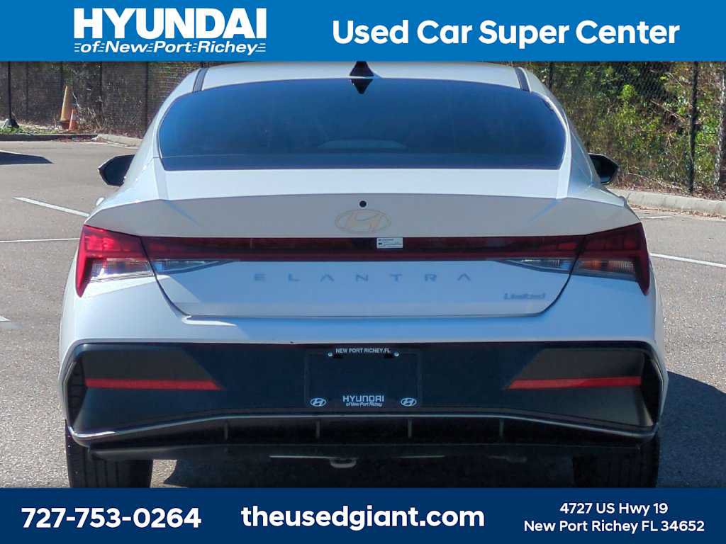 Certified 2025 Hyundai Elantra Limited w/ Cargo Package FWD image 4
