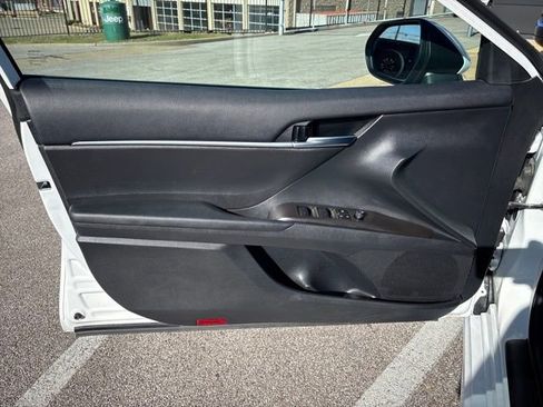 Used 2024 Toyota Camry SE image 19