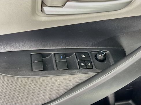 Used 2021 Toyota Corolla LE w/ Carpet Mat Package (TMS) FWD image 19