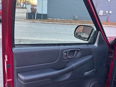 Used 2001 Chevrolet S10 Pickup 2WD Regular Cab image 10