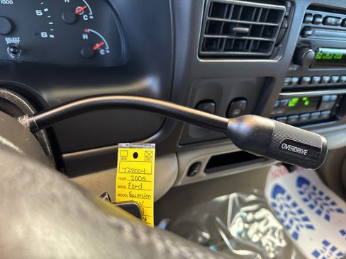 Used 2005 Ford Excursion Limited image 31