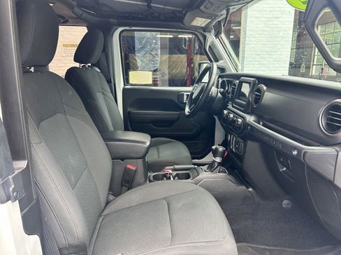 Used 2022 Jeep Wrangler Sport AWD/4WD image 15