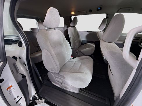 Used 2020 Toyota Sienna LE w/ LE Preferred Package AWD/4WD image 26