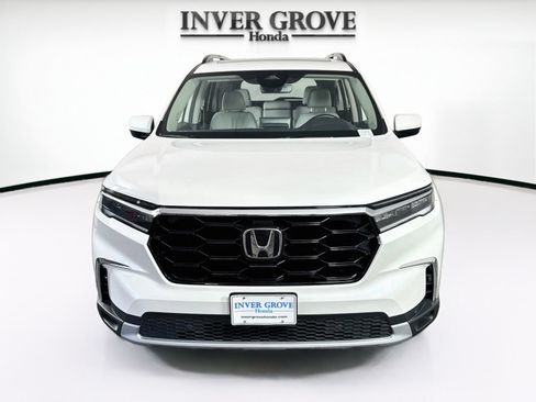 Used 2025 Honda Pilot Touring image 2