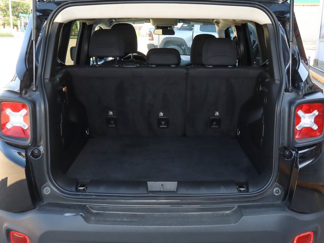Used 2022 Jeep Renegade Latitude AWD/4WD image 9