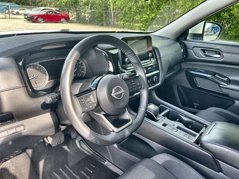 Used 2022 Nissan Pathfinder SV w/ SV Premium Package image 11