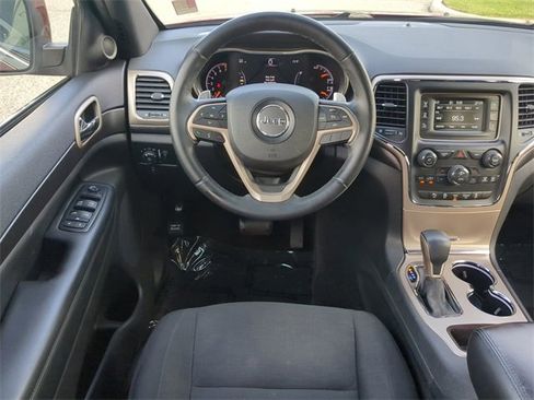 Used 2017 Jeep Grand Cherokee Laredo image 16