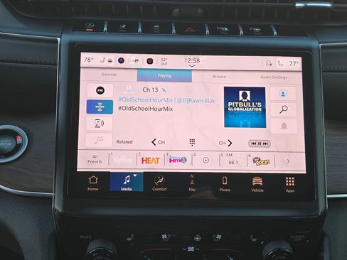 Used 2025 Jeep Grand Cherokee Summit w/ Obsidian Package image 28