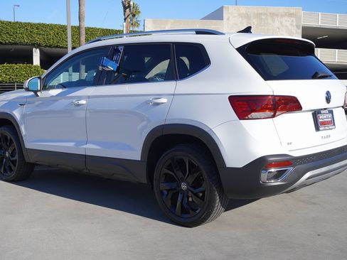 Used 2022 Volkswagen Taos SE image 4