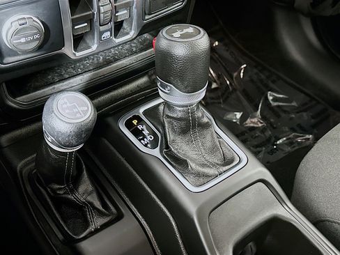Used 2024 Jeep Wrangler Unlimited Sport AWD/4WD image 16