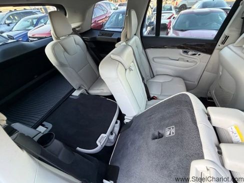 Used 2016 Volvo XC90 T6 Momentum w/ Momentum Plus Package image 17