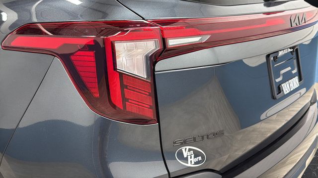 Used 2025 Kia Seltos X-Line AWD/4WD image 37