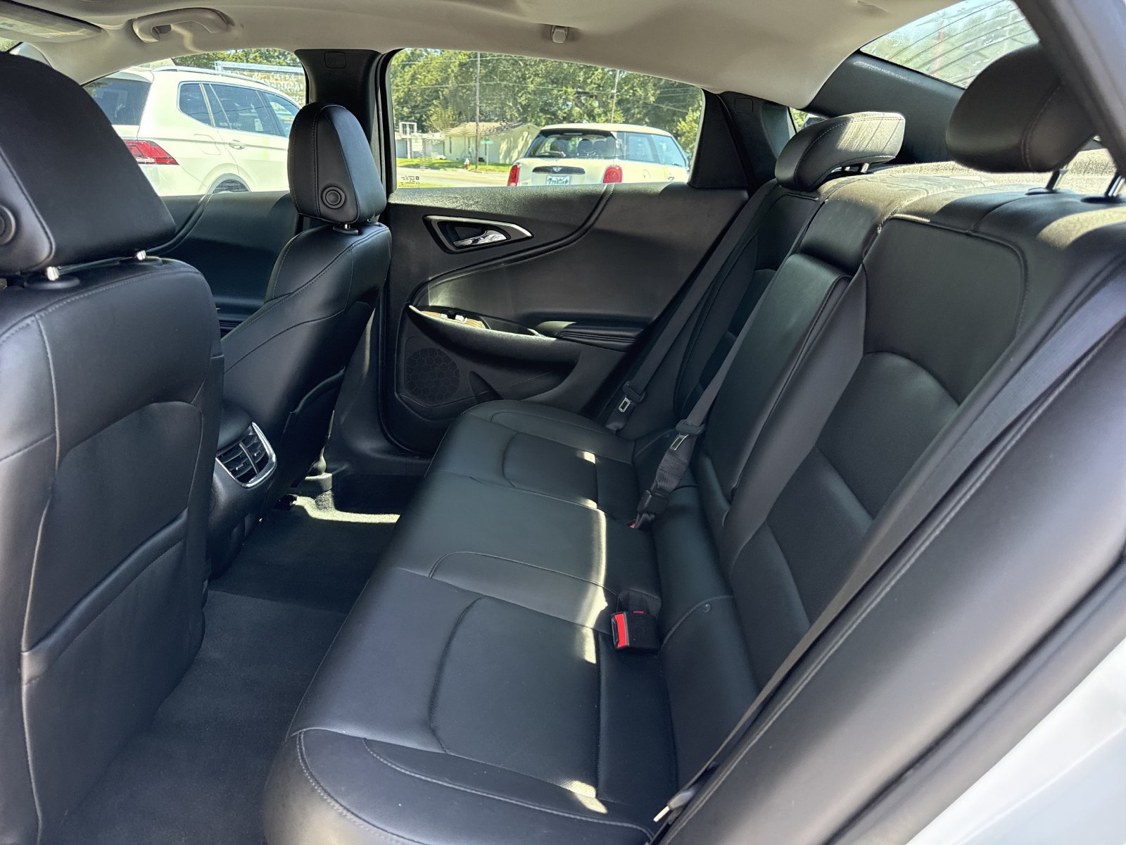 Used 2017 Chevrolet Malibu Premier w/ Premier Sun and Wheel Package FWD image 11