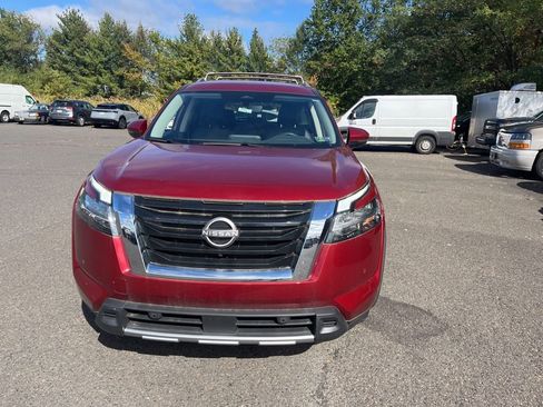 Certified 2023 Nissan Pathfinder SL image 2