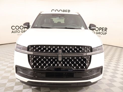 New 2026 Lincoln Navigator Black Label AWD/4WD image 9