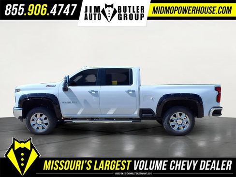 Used 2025 Chevrolet Silverado 2500 LTZ w/ LTZ Convenience Package AWD/4WD image 2