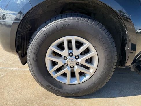 Used 2015 Nissan Frontier SV w/ SV Value Truck Package image 9