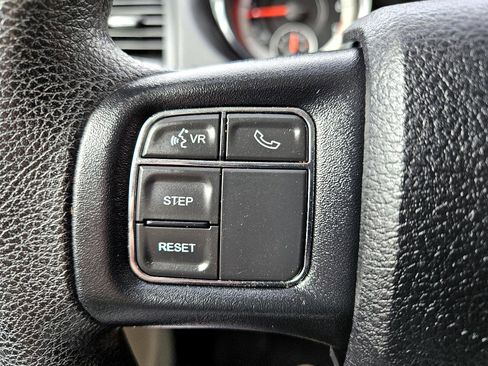 Used 2019 Dodge Grand Caravan SE w/ UConnect Hands-Free Group image 42