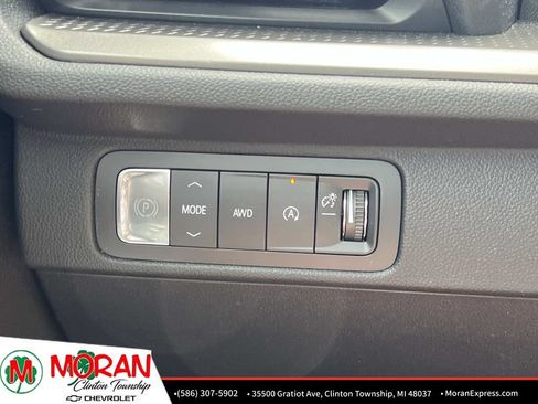 Used 2025 Chevrolet Traverse LT w/ Driver Confidence Package AWD/4WD image 29