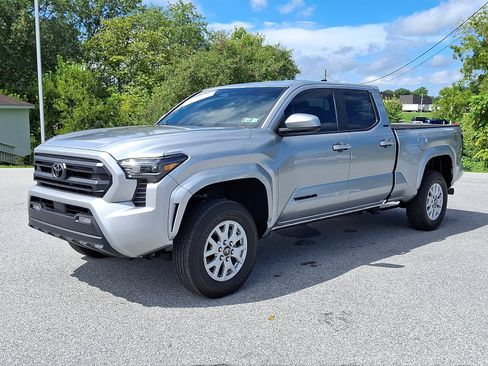 Certified 2025 Toyota Tacoma SR5 AWD/4WD image 3