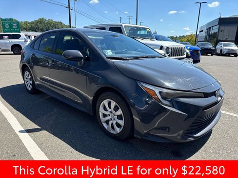 Used 2023 Toyota Corolla LE FWD image 3