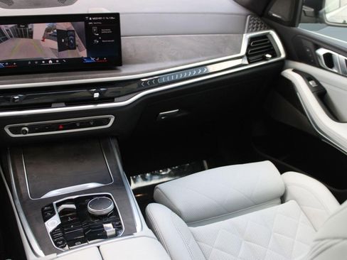 Used 2024 BMW X7 xDrive40i w/ Premium Package image 31