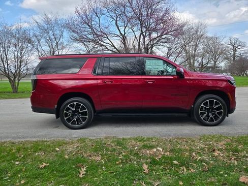 New 2026 Chevrolet Suburban RST w/ Comfort Package AWD/4WD image 11