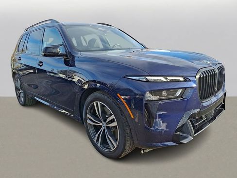 Used 2025 BMW X7 M60i w/ Climate Comfort Package image 3