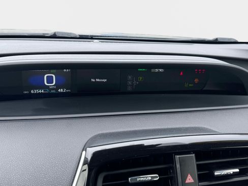 Certified 2022 Toyota Prius XLE AWD/4WD image 32