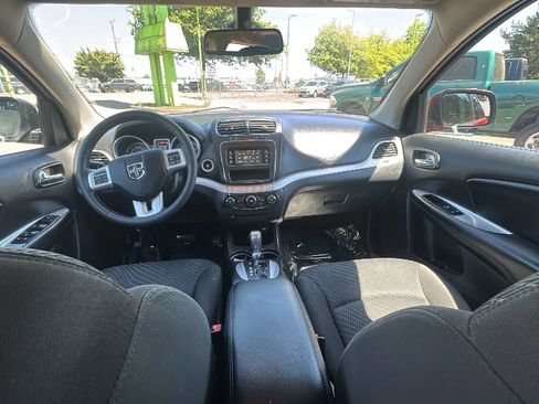 Used 2019 Dodge Journey SE w/ Premium Group FWD image 11