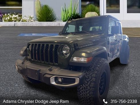 Used 2023 Jeep Gladiator Sport AWD/4WD image 3