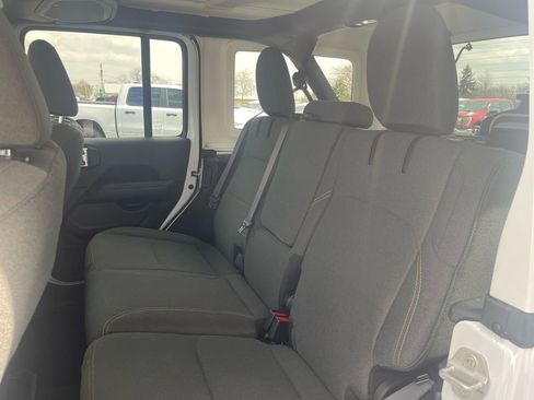 Used 2025 Jeep Wrangler Unlimited Sahara image 14