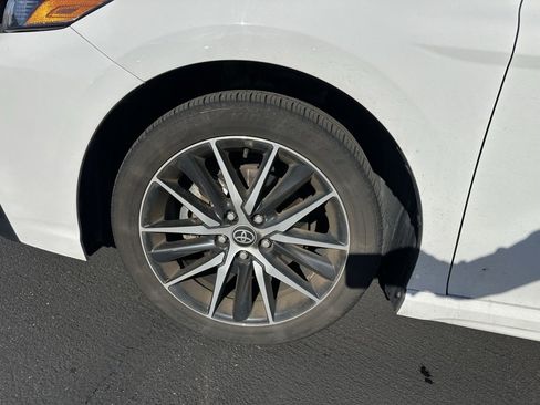 Used 2024 Toyota Camry SE image 6