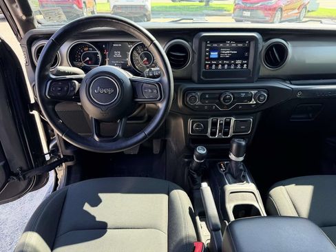 Used 2018 Jeep Wrangler Unlimited Sport S AWD/4WD image 2